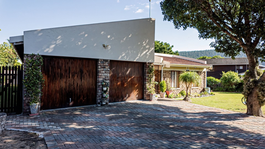 4 Bedroom Property for Sale in Meedingsride Western Cape